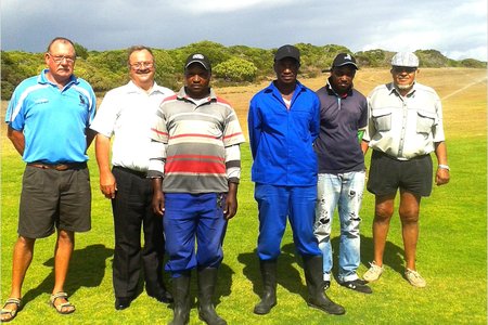 Vlnr is Bev Swart en Francois Myburgh, met die werkers Welcome, Pascale, David en Syd van der Vyfer.  Hulle is die mense wat die harde werk gedoen het.